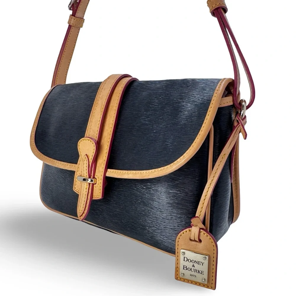 Vintage Dooney & Bourke Black Leather Flap Crossbody EUC - Picture 1 of 16